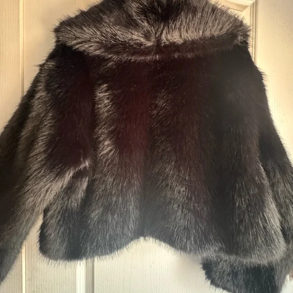 ZARA Black Faux Fur Cropped Jacket with Wide Collar - Picture 2 of 8